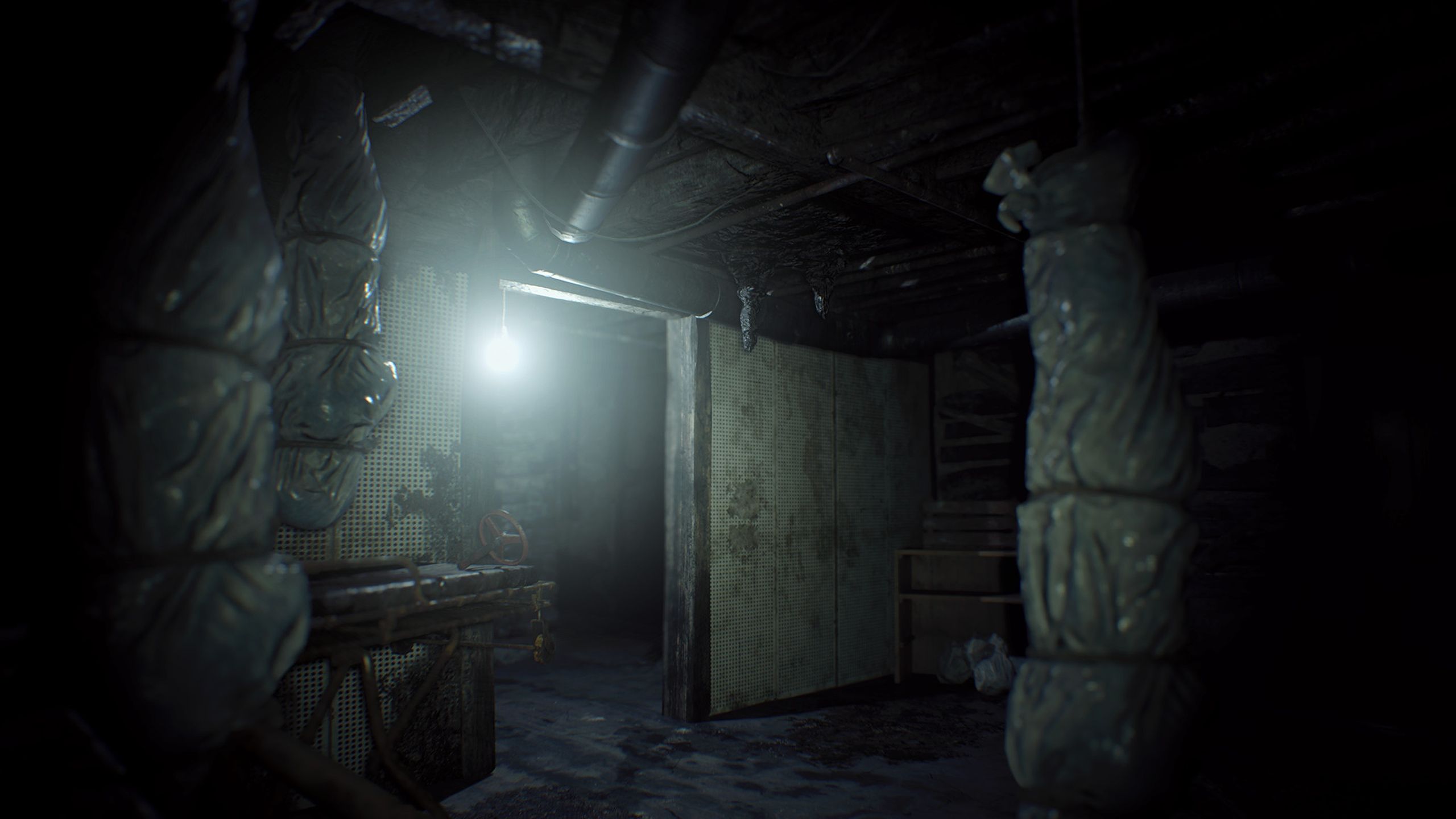 resident-evil-7-beginning-hour-body-bags-hanging