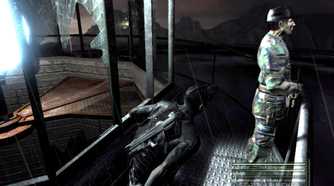 Sam Fisher sneaking up on a guard in Splinter Cell: Chaos Theory.
