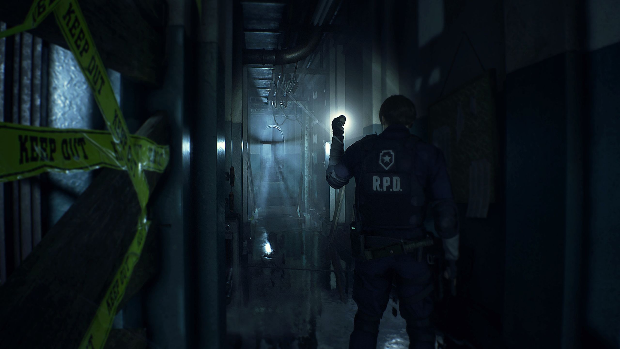 Leon Kennedy flashing a torch in a tight hallway in Resident Evil 2 remake.