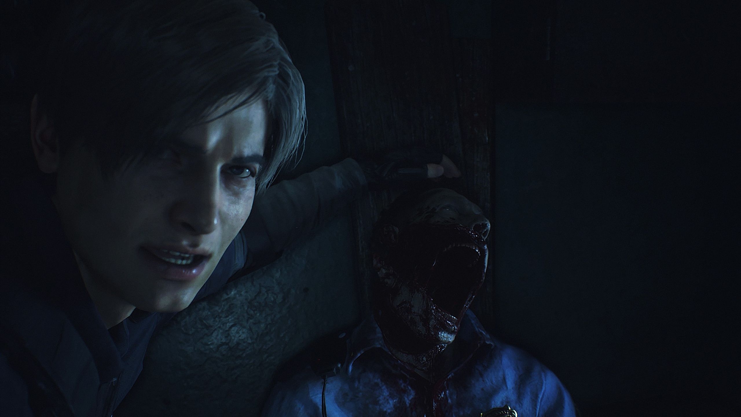 Leon Kennedy nexts to a zombie in Resident Evil 2 remake.