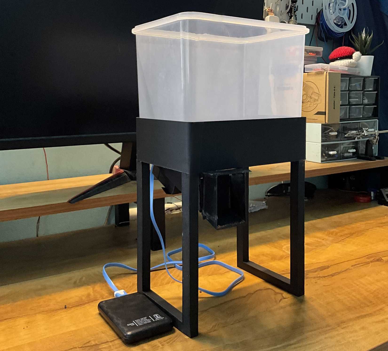 Dispensador de golosinas para mascotas con motor Pico de Areeeeen