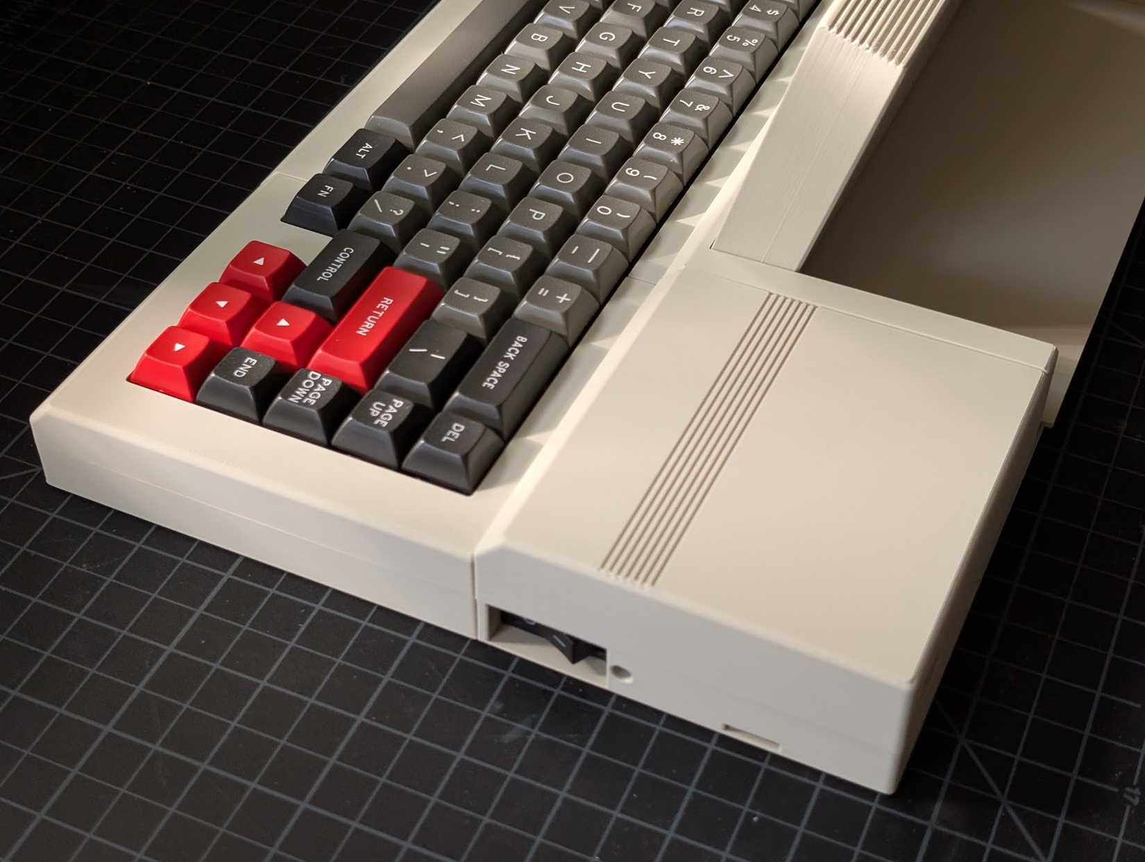 You, too, can build this gorgeous retro cyberdeck powered by a Raspberry Pi