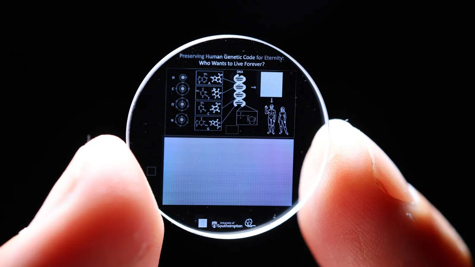 This futuristic 5D glass 'memory crystal' can store data for 13.8 billion years