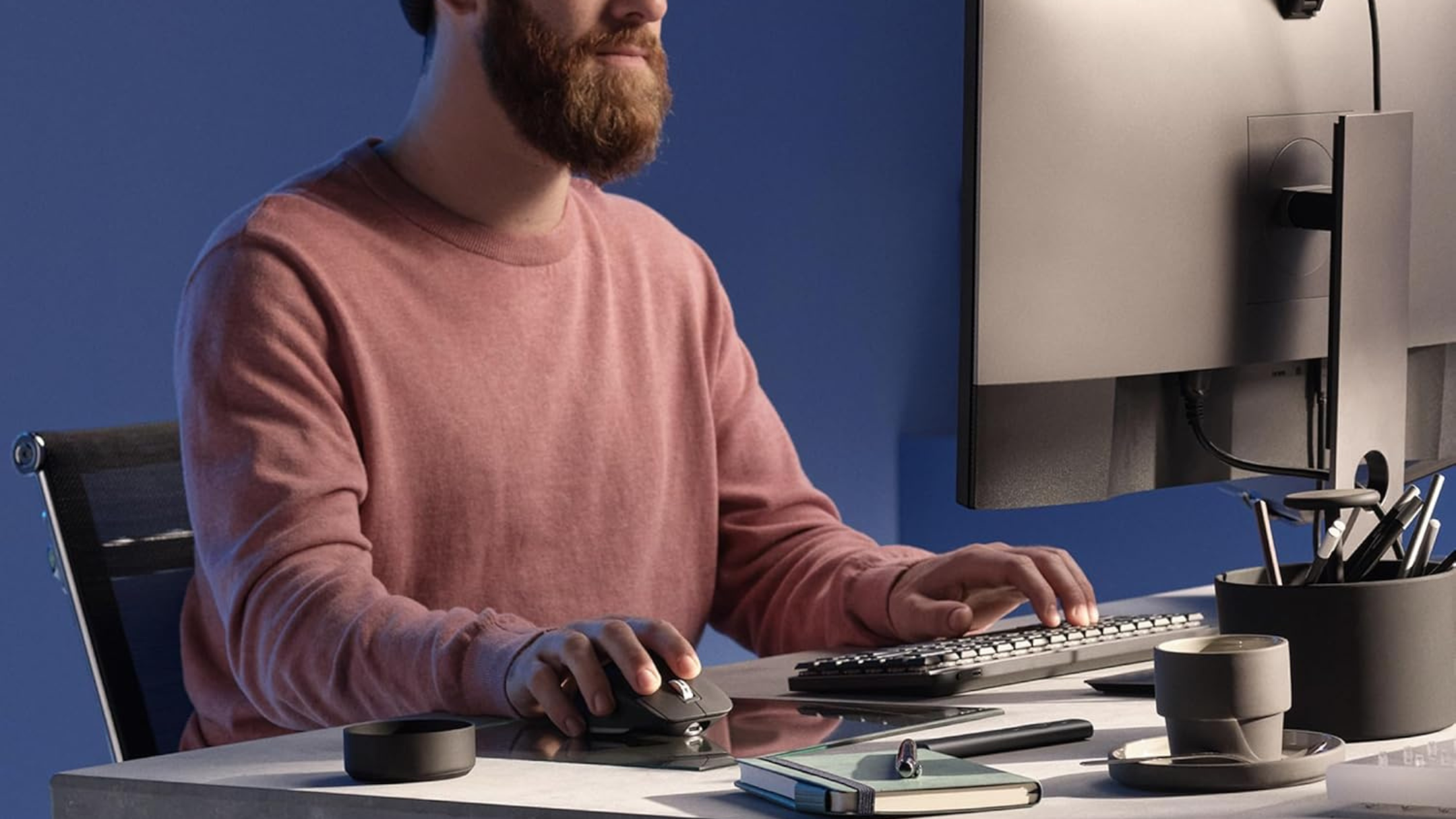 Person using Logitech MX Master 3S