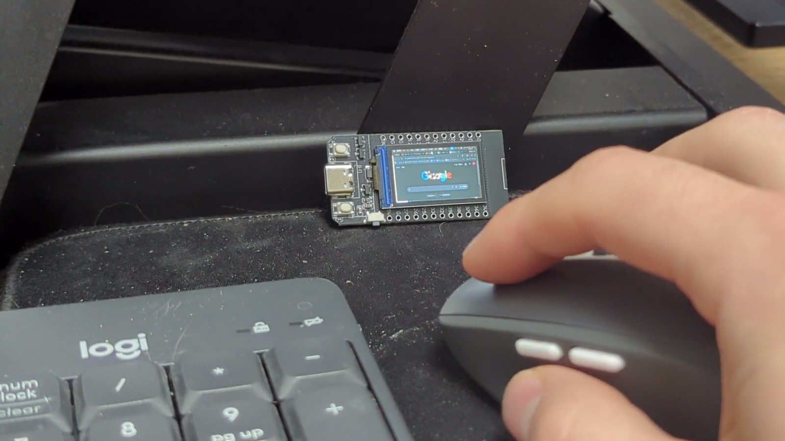 Esp Mini Display Computer Desktop You, too, can make this adorable ESP32 1.14-inch desktop monitor