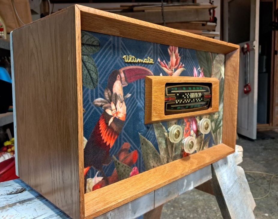 Someone turned a 1955 radio into this cool ESP32-powered internet