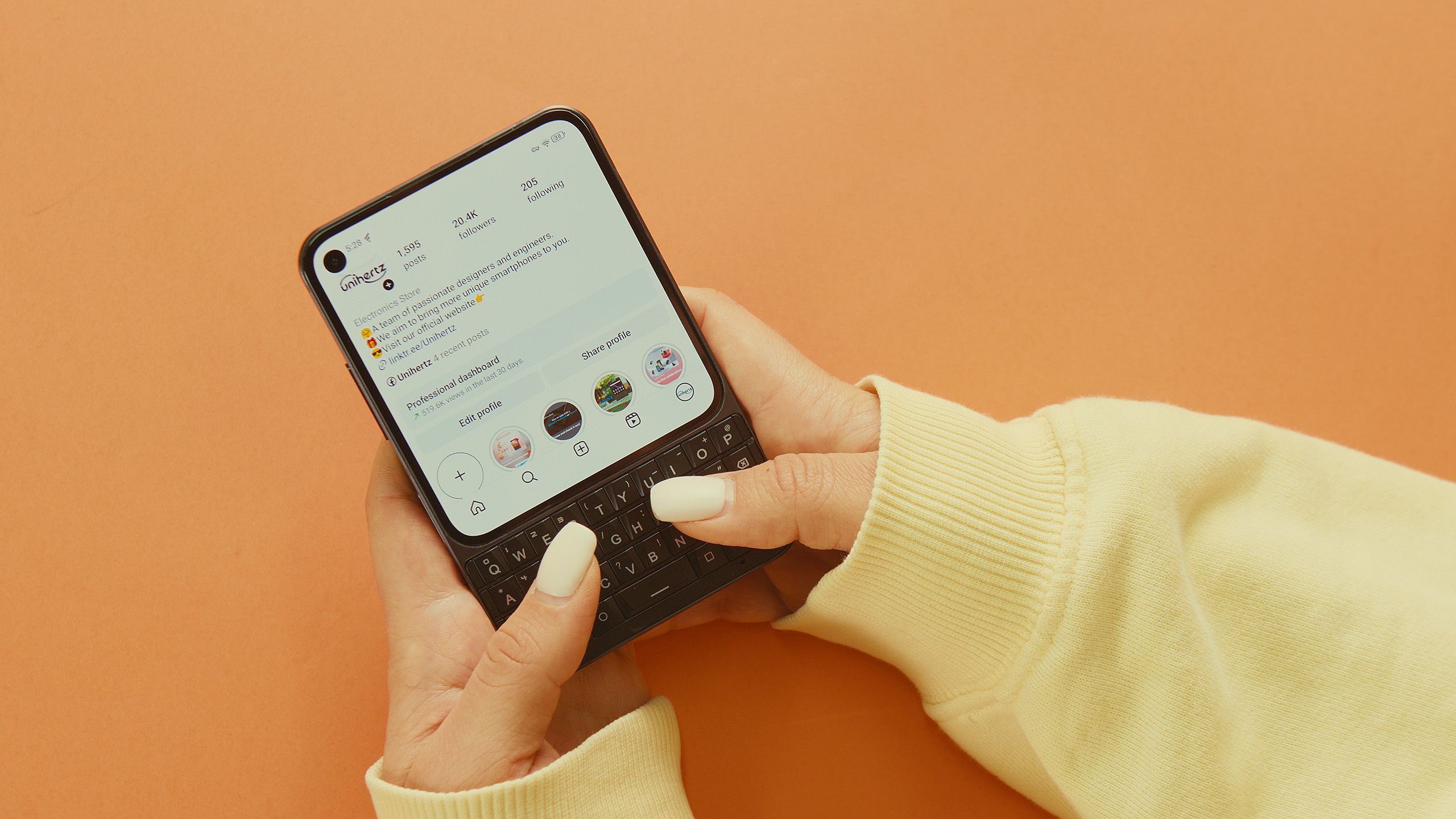 This BlackBerry-like phone with a QWERTY keyboard just hit Kickstarter