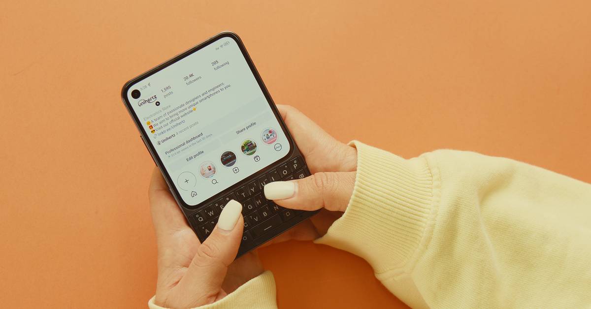 This BlackBerry-like phone with a QWERTY keyboard just hit Kickstarter