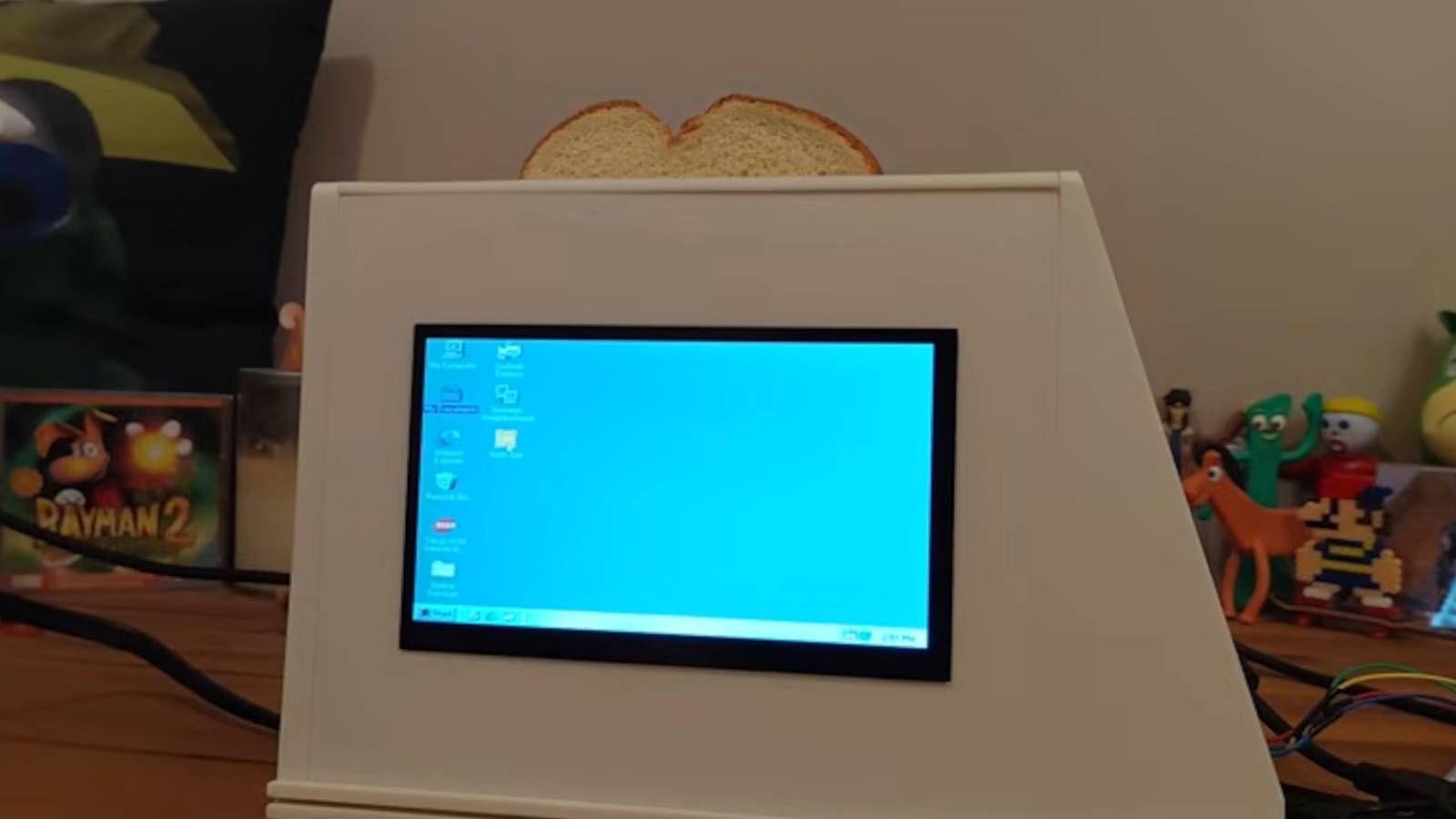 Someone built a Windows 98-powered smart toaster, and you toast bread ...