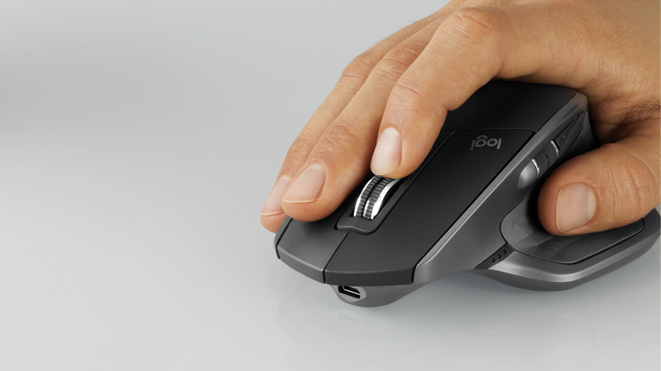Person using Logitech MX Master 2S