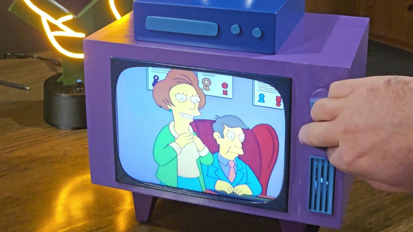 Blue Raspberry Simpsons Someone made a functional tiny Simpsons TV using a 3D printer and a ...