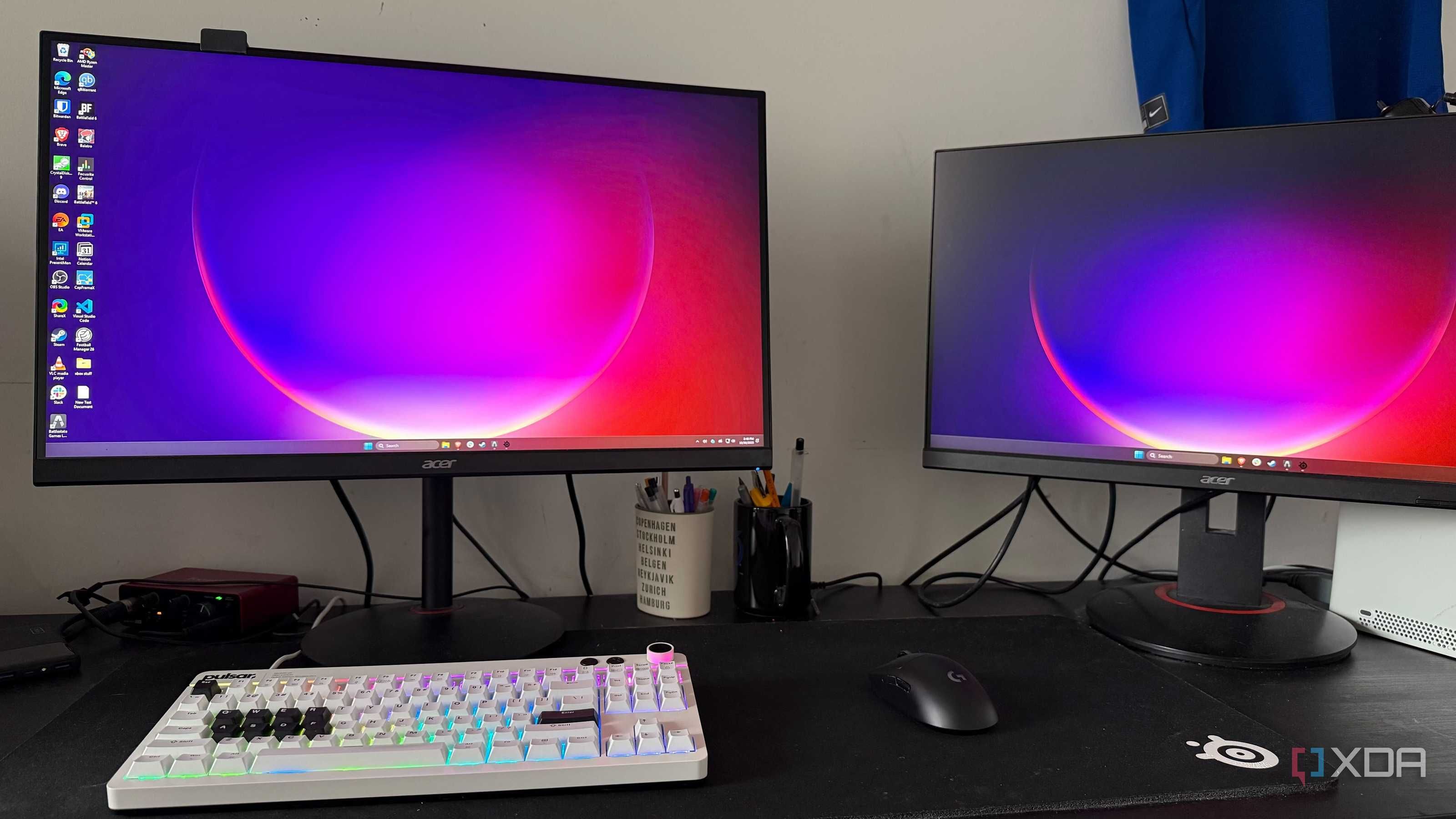 Dual monitor setup with Windows