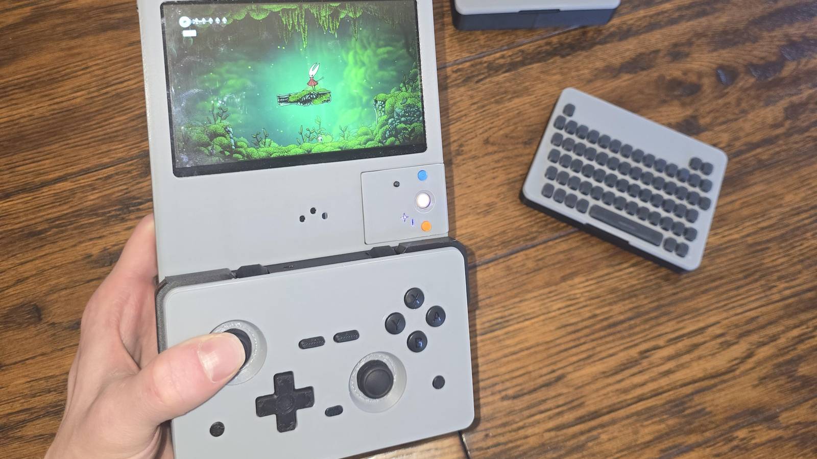 Alguém criou uma inicialização dupla portátil modular x86 para jogos de código aberto para Linux e Windows Alguém criou uma inicialização dupla portátil modular x86 para jogos de código aberto para Linux e Windows