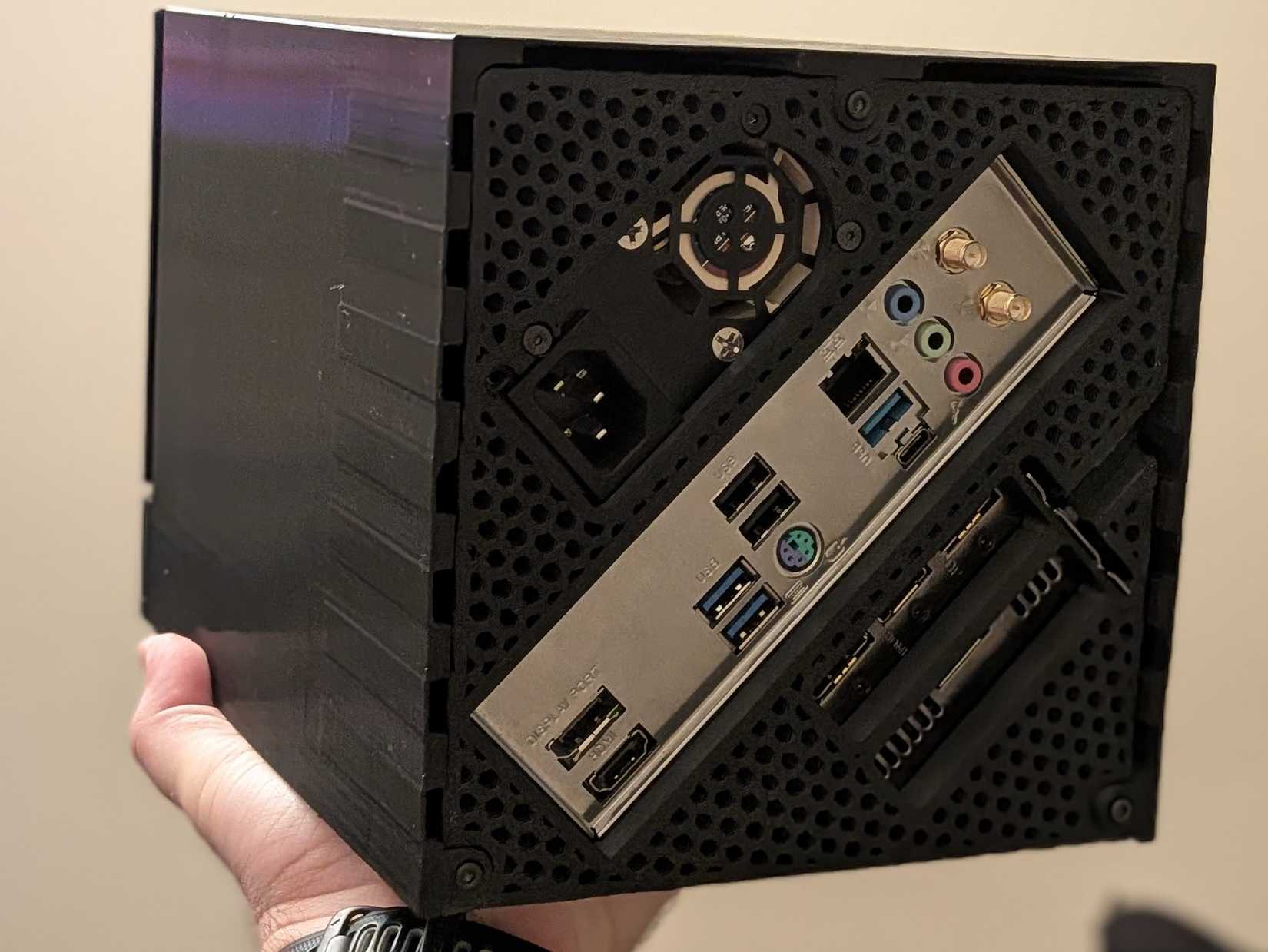 Someone built their own Steam Machine at Valve's original price point ...