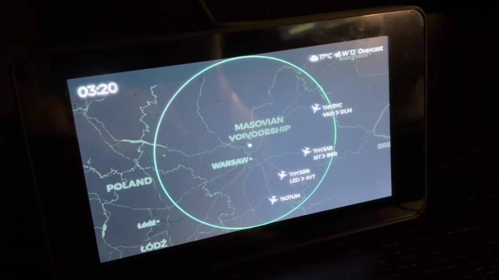 Este rastreador de voo ESP32 mostra o que está ao seu redor e é instalado no seu navegador