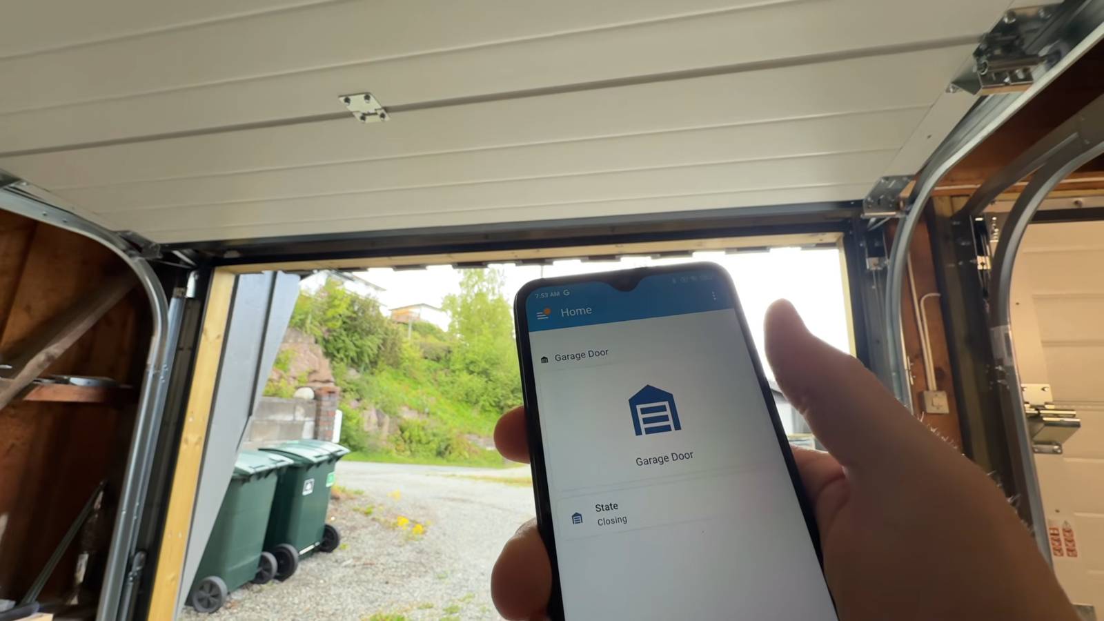 Alguém construiu um abridor de porta de garagem inteligente para 10 ASP32 que funciona com Home Assistant