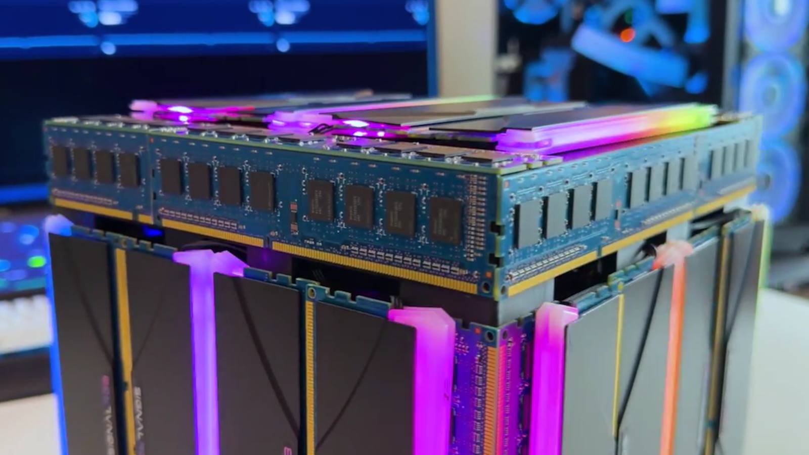 Alguém fez um gabinete para mini PC com 36 unidades de RAM e com certeza custa uma fortuna