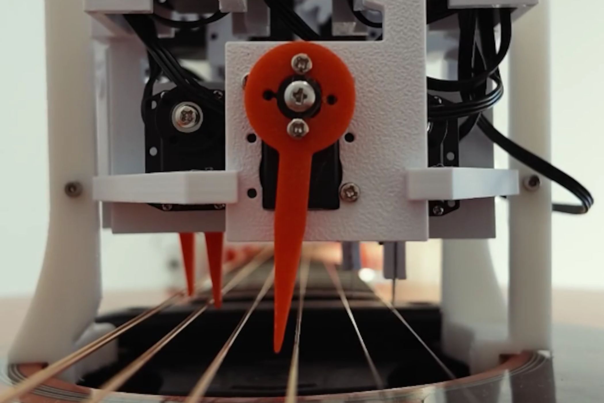 Robot guitar player uses 28 servos