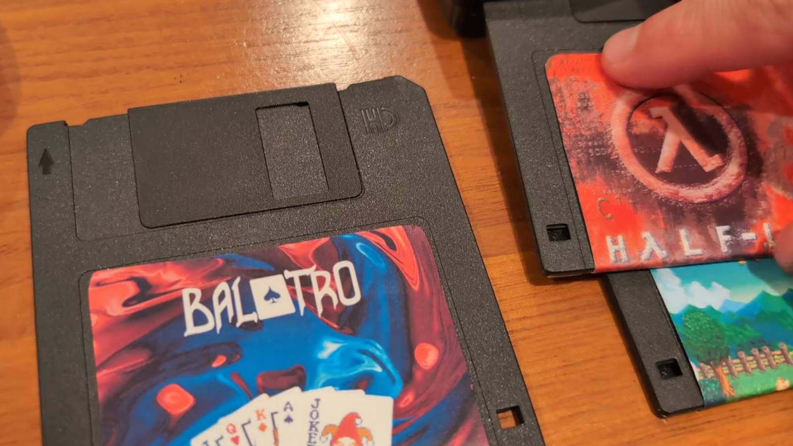 Someone made a system that loads their Steam games using floppy disks ...