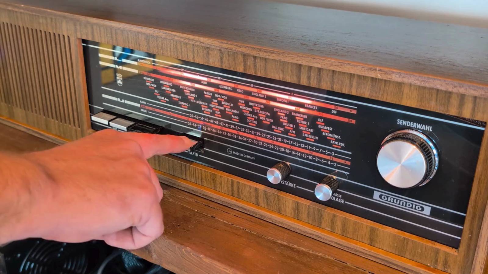 Someone turned a 60s Grundig Musikgerät radio into a networked speaker with an ESP32