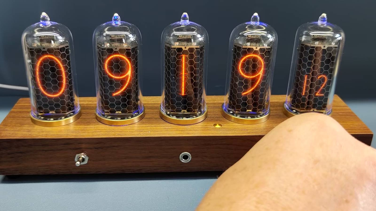 inspired ESP32 clock that also shows the weather