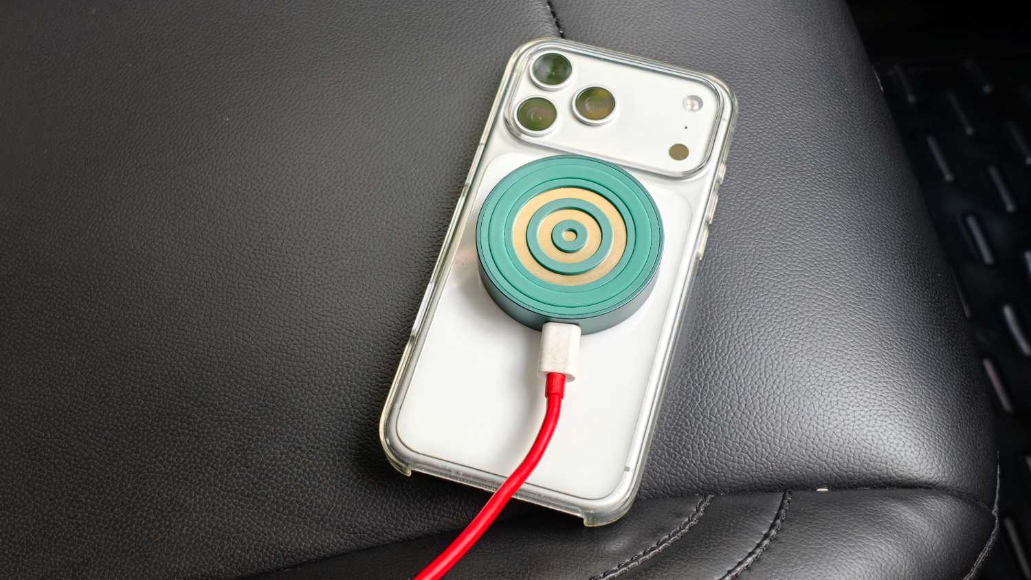 беспроводная зарядка в автомобиле — иллюстрация 4 к материалу беспроводная зарядка в автомобиле — иллюстрация 4 к материалу