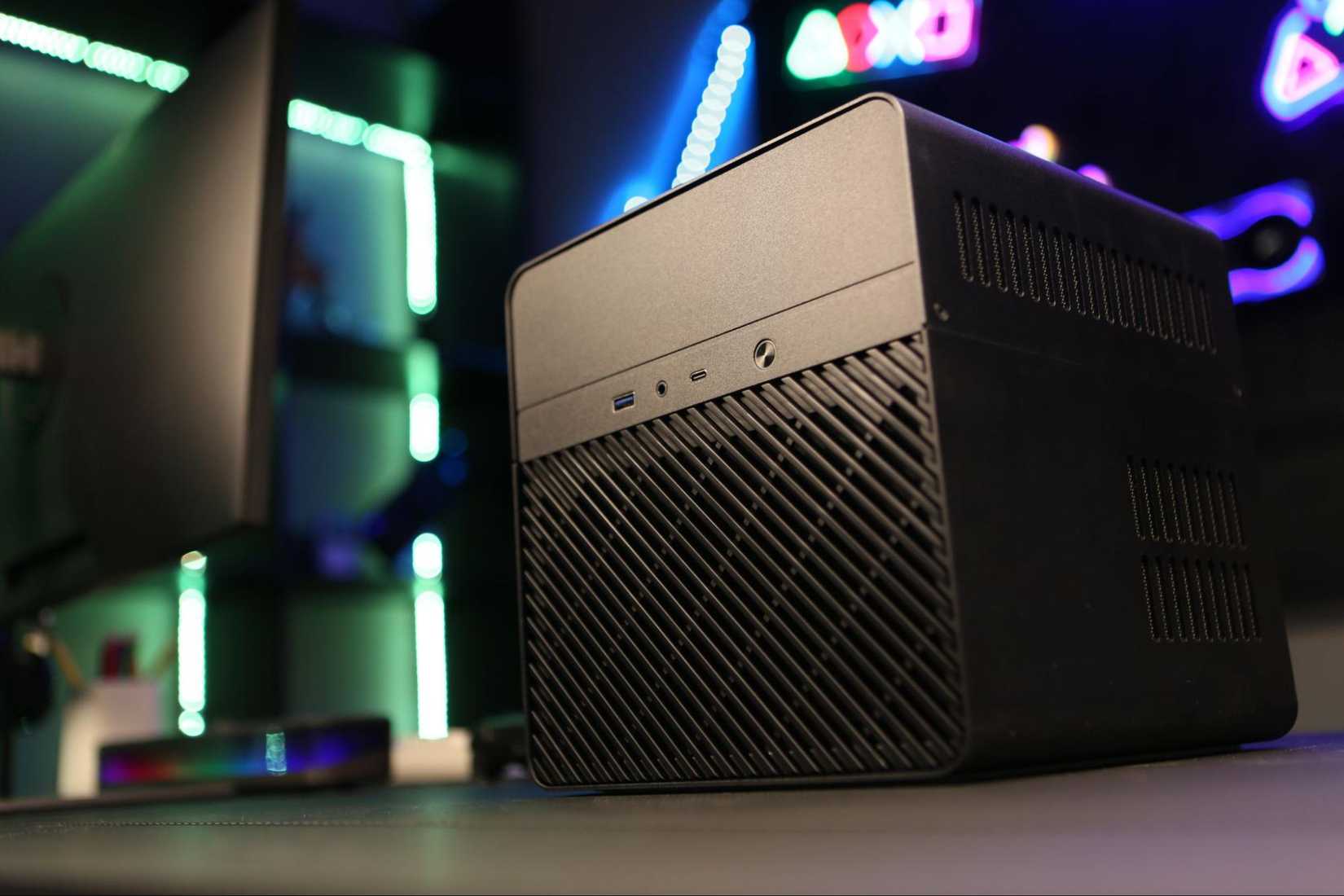 A dramatic, angled closeup shot of the Cephalon Lucy computer.