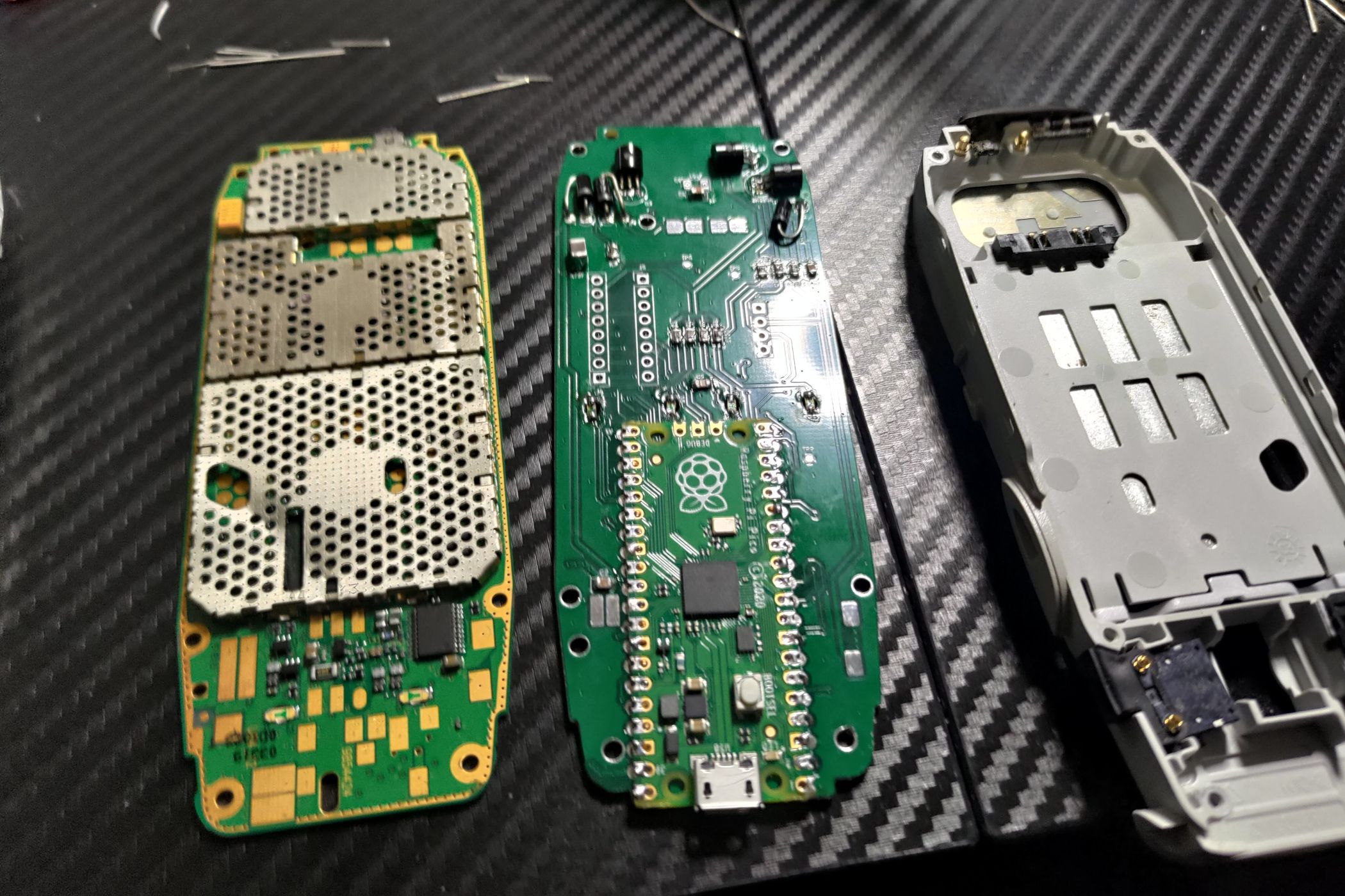 Someone modded their Nokia 3310 with a Raspberry Pi Pico-based PCB, and now it runs cooler games