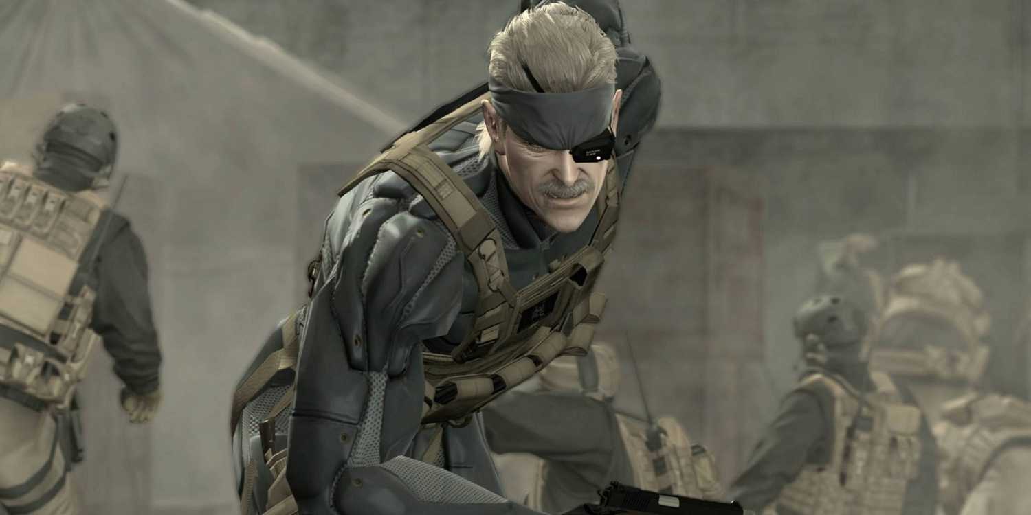 Sceenshot from Metal Gear Solid 4: Guns of the Patriots video game of main character crouching with armed men behind him