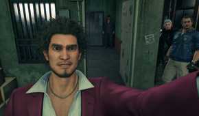 Yakuza: Like A Dragon Ichiban taking a selfie with Adachi