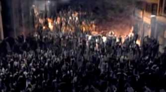 A screenshot a group of zombies in Resident Evil Outbreak