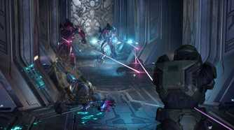 A screenshot of Master Chief fighting the Elites in Halo: Campaign Evolved