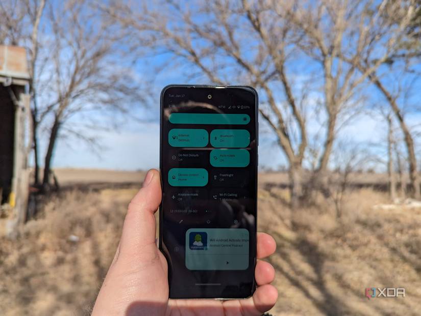 Motorola Moto G Play 2023 outside
