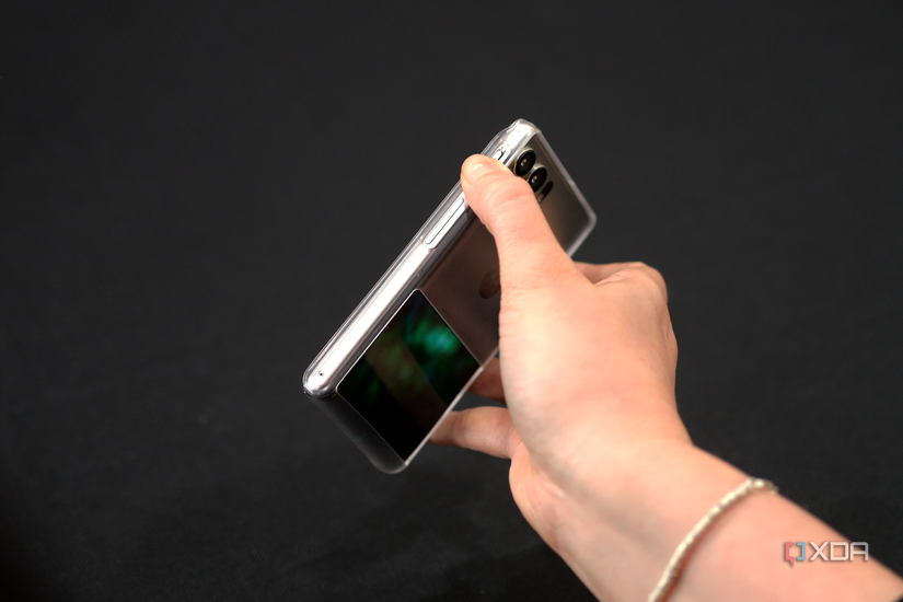 We saw Motorola's new RIZR rollable concept phone, and it makes ...