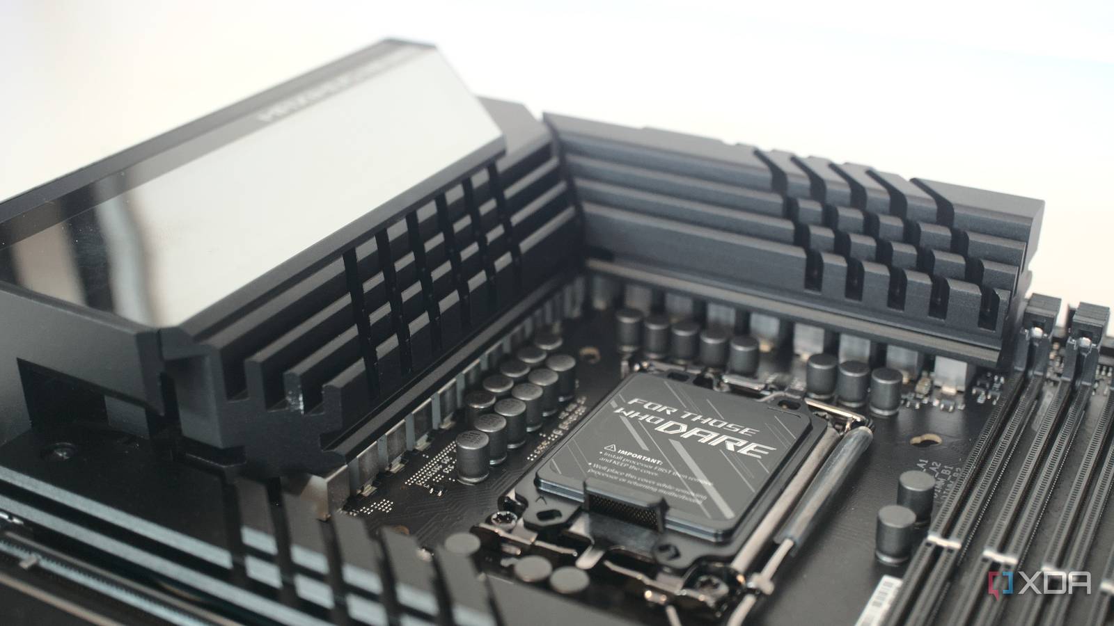 Image of an ASUS ROG Maximus Z690 Hero module.