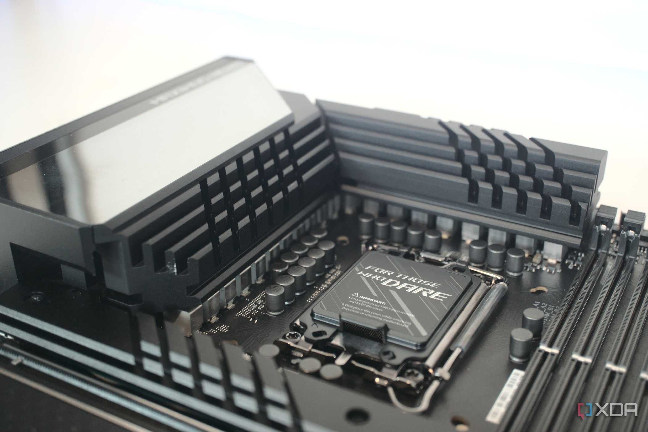 Image of an ASUS ROG Maximus Z690 Hero module.