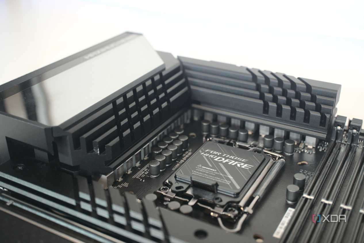 Image of an ASUS ROG Maximus Z690 Hero module.
