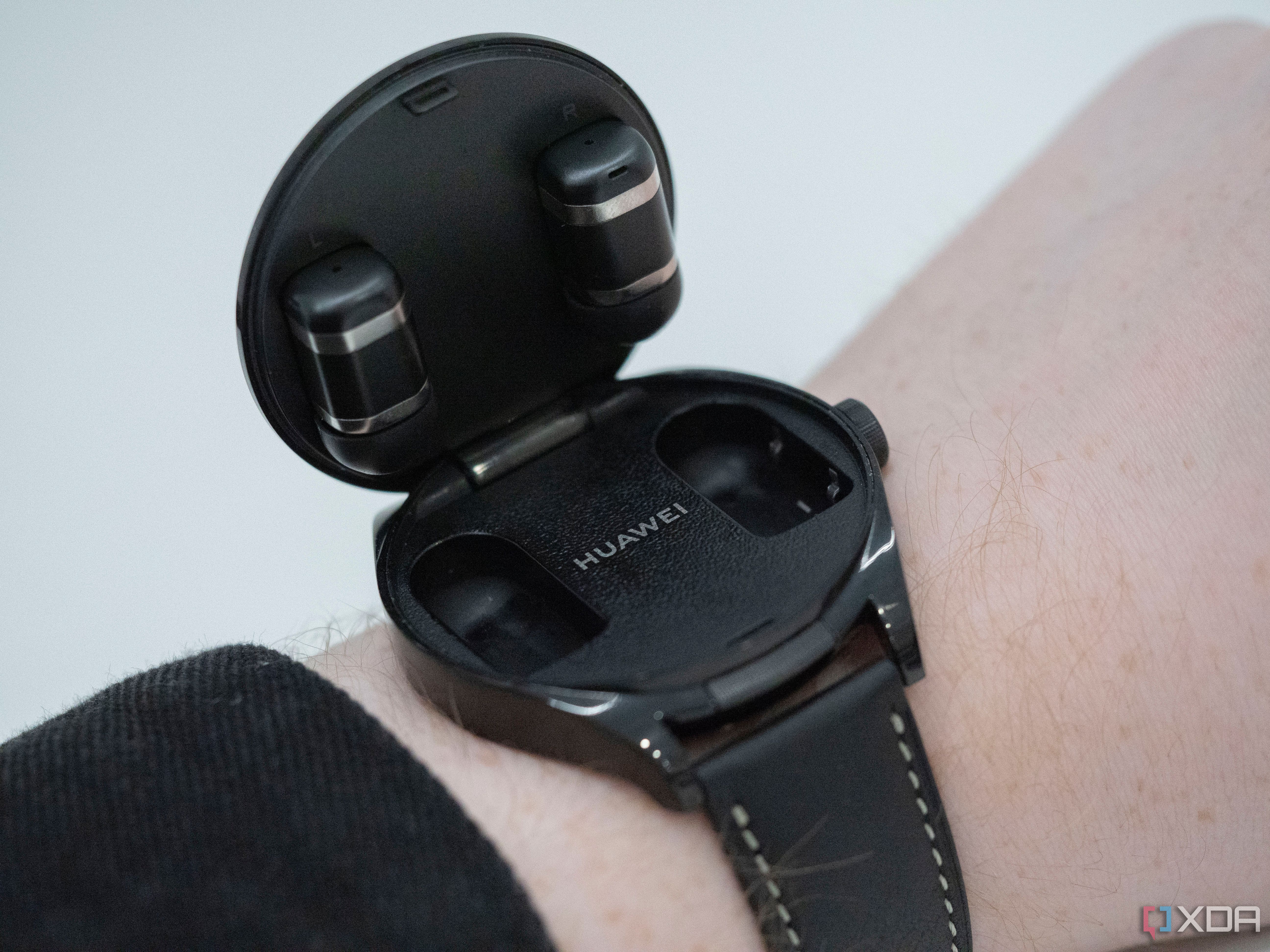 その他 HUAWEI - HUAWEI TECHNOLOGIES WATCH BUDS Huawei Watch Buds release teased after several leaks