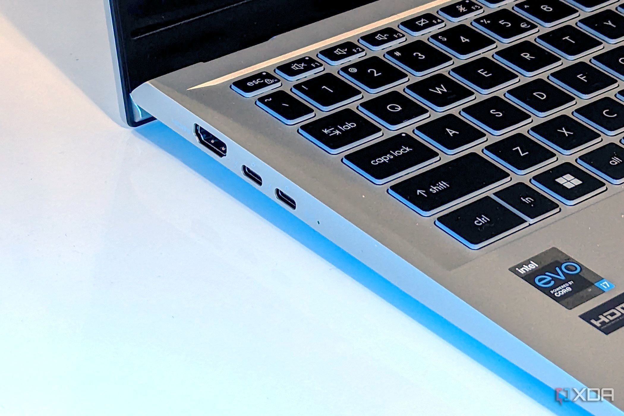 MSI Prestige 14 Evo ports right