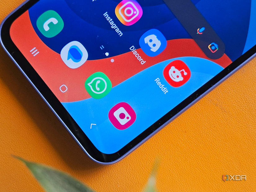 Samsung Galaxy A54 Galaxy S22+: Sibling rivalry - Main Image