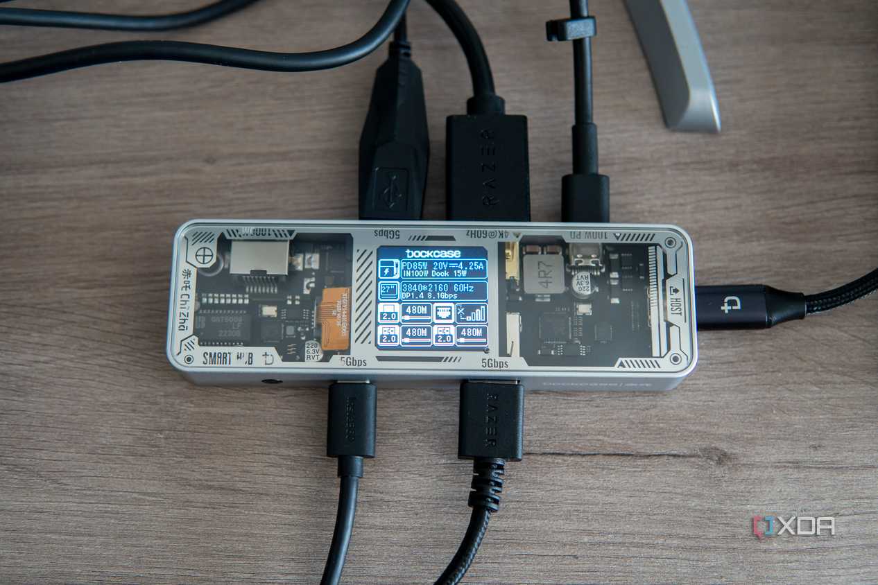 Ovearhead view of the Dockcase Pro Explorer Edition showing information about connected peripherals