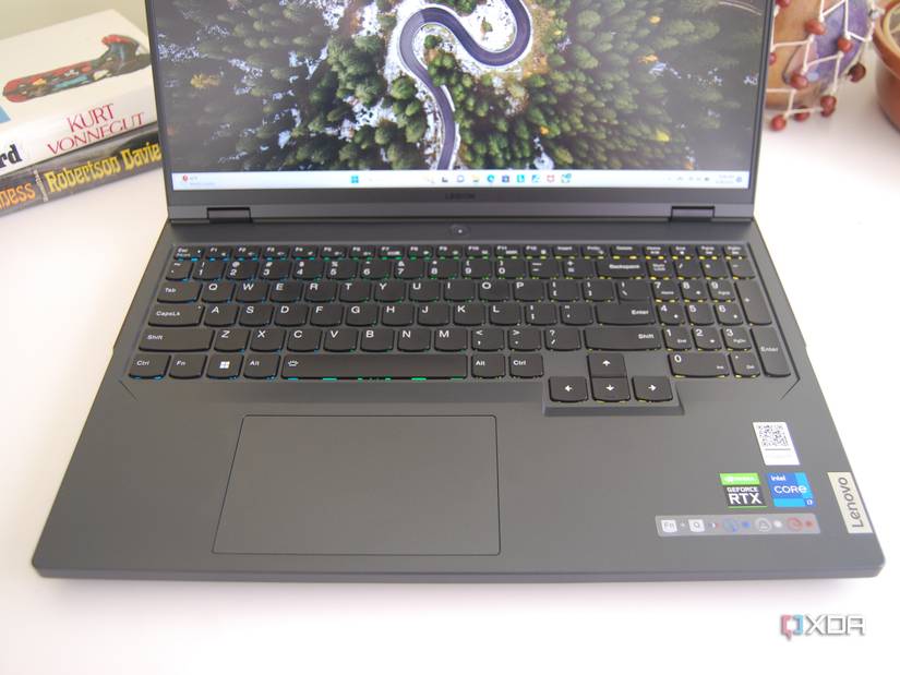 lenovo-legion-pro-5i-gen8-review-03