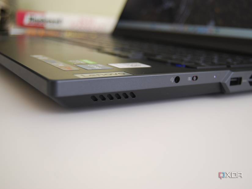 lenovo-legion-pro-5i-gen8-review-06