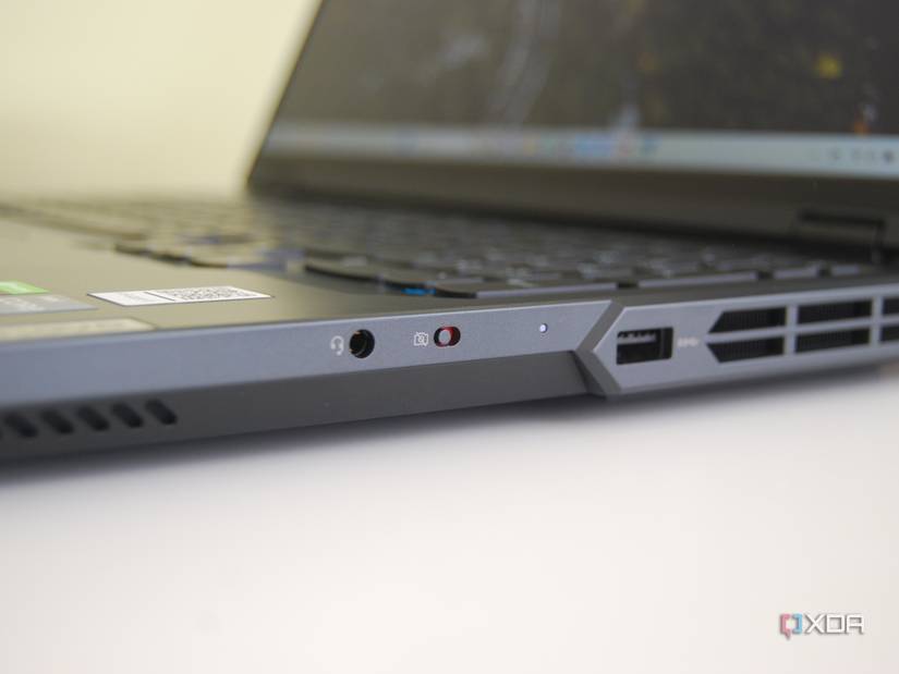 lenovo-legion-pro-5i-gen8-review-08