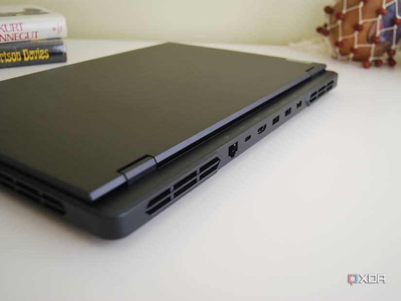 lenovo-legion-pro-5i-gen8-review-09