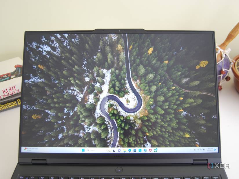 lenovo-legion-pro-5i-gen8-review-11