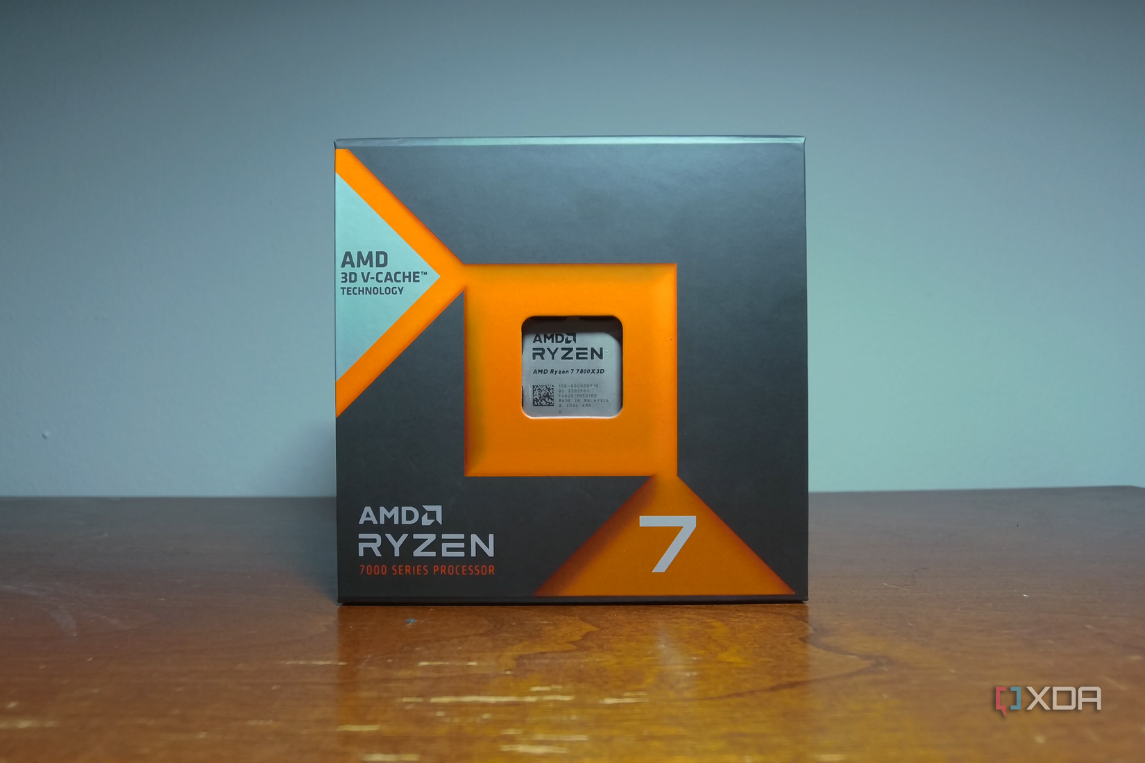 La caja Ryzen 7 7800X3D.