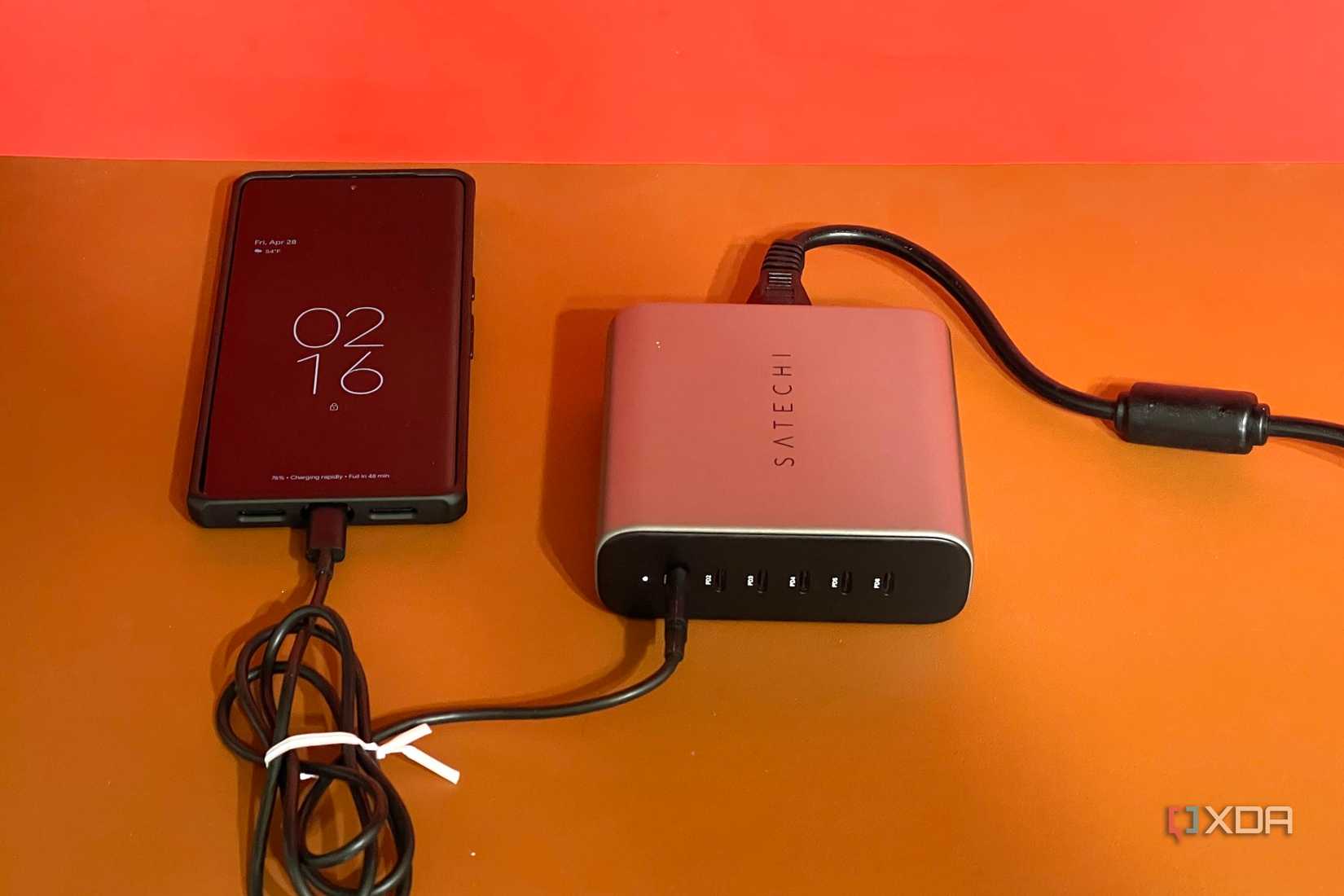 Satechi GaN 200W USB C charger with phone