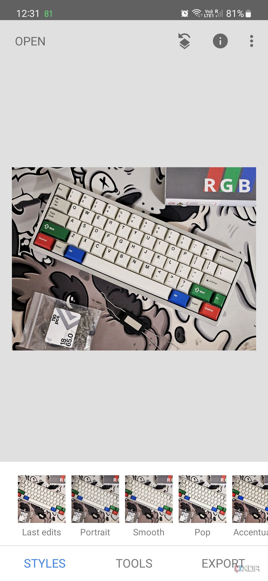 A screenshto captured on a Galaxy S23 showing the Snapseed app open with an image of a keyboard.