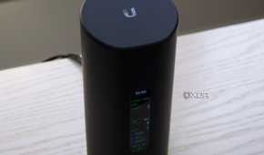 The AmpliFi Alien Wi-Fi 6 router uses all internal antennas